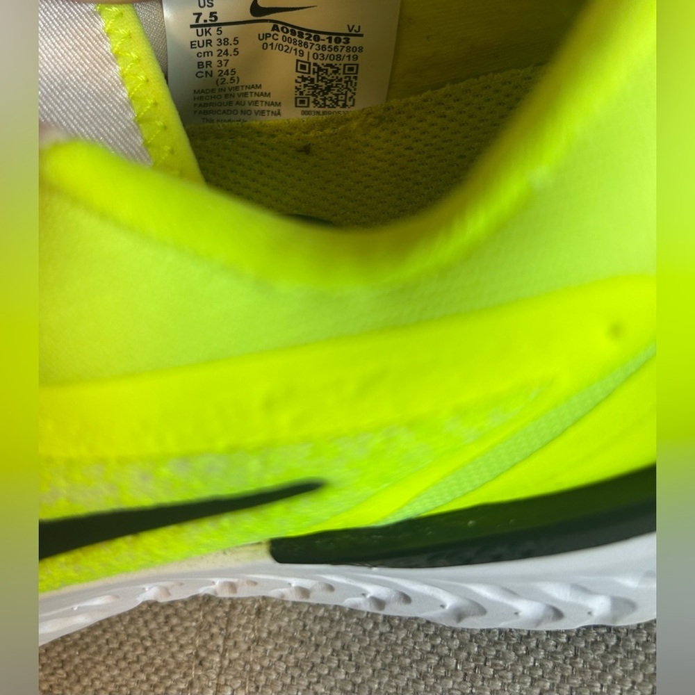 Nike Women's Odyssey React Running Shoes Bright Green AO9820-103 Size 7.5 - Picture 12 of 13